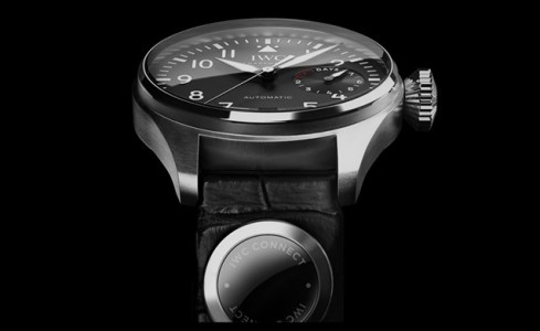 IWC 推出 Connect 智能附件